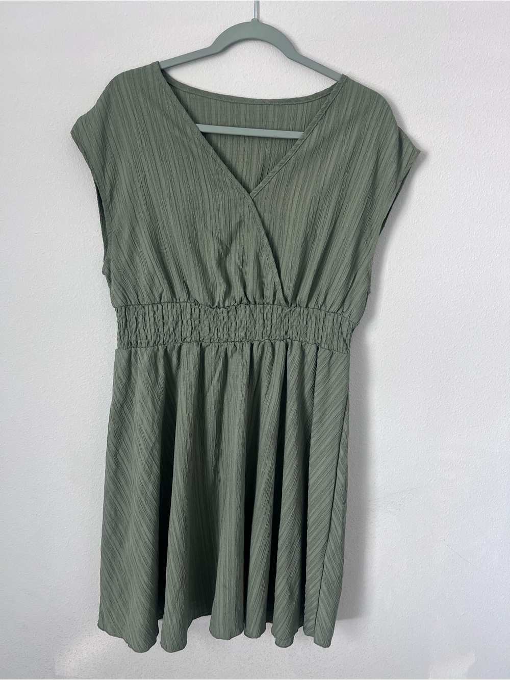 Women's Olive Green Textured V-Neck Short Sleeve Smocked Waist Midi Dress Size L